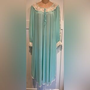 LUCIE ANN VTG Seafoam Lace Long Sleeve Vintage Nightgown size Small